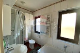 APARTMANSKA KUĆA 250 m OD PLAŽE, Medulin, Famiglia