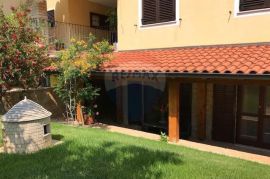 APARTMANSKA KUĆA 250 m OD PLAŽE, Medulin, Famiglia