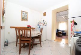 Poreč uža okolica - Stan s dva zasebna studio apartmana i vrtom, Poreč, Haus