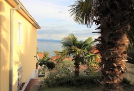 OPATIJA- stan 100 m2 sa garažom, okućnicom, pogledom na more, Opatija, Διαμέρισμα