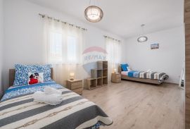 Istra,Fažana,apartmanska kuća 600m od mora, Fažana, Haus