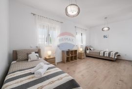 Istra,Fažana,apartmanska kuća 600m od mora, Fažana, Famiglia