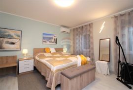 RIJEKA, BELVEDER- kompletno adaptirana kuća prizemnica 90 m2 sa vrtom, parkingom, pogledom na more, Rijeka, House