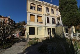 Opatija,Volosko,trosoban stan u austrugarskoj vili s pogledom na more, Opatija, Wohnung