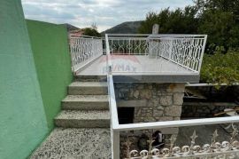 Bribir, N.Vinodolski, Renovirana kuća s dvorištem 300 m od centra, Vinodolska Općina, Casa