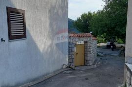 Bribir, N.Vinodolski, Renovirana kuća s dvorištem 300 m od centra, Vinodolska Općina, House