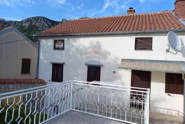 Bribir, N.Vinodolski, Renovirana kuća s dvorištem 300 m od centra, Vinodolska Općina, House