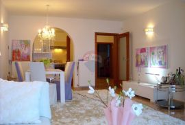 OPATIJA - STAN S APARTMANOM NA MIRNOJ LOKACIJI, PREKRASAN POGLED, Opatija, Flat