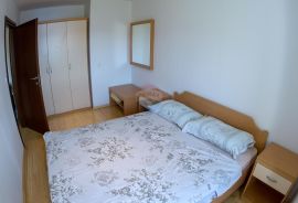 Karlobag-prilika, kuća u nizu s konobom 260m2, 2.red od mora, Karlobag, Kuća