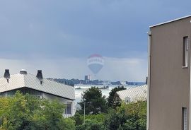 Istra, Umag, Zambratija, komforni stan na prvom katu sa garažom i panoramskim pogledom na more i grad, Umag, Appartement