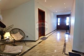 PULA, STAN 190 m2 + apartman 60m2, Pula, شقة