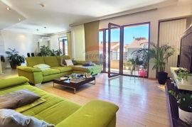 PULA, STAN 190 m2 + apartman 60m2, Pula, شقة