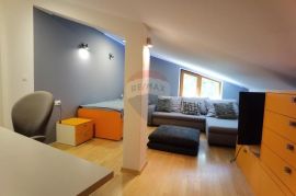 PULA, STAN 190 m2 + apartman 60m2, Pula, شقة