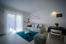 PULA, STAN 190 m2 + apartman 60m2, Pula, شقة