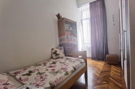 ČETVEROSOBAN STAN U CENTRU PULE, Pula, Apartamento