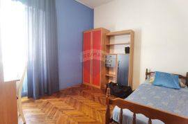 ČETVEROSOBAN STAN U CENTRU PULE, Pula, Appartement