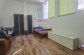 ČETVEROSOBAN STAN U CENTRU PULE, Pula, Appartement