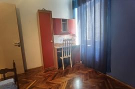 ČETVEROSOBAN STAN U CENTRU PULE, Pula, Appartement