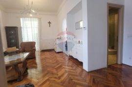 ČETVEROSOBAN STAN U CENTRU PULE, Pula, Apartamento