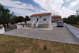 OTOK KRK,Dobrinj samostojeća kamena villa, Dobrinj, Maison