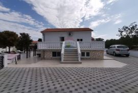 OTOK KRK,Dobrinj samostojeća kamena villa, Dobrinj, Famiglia