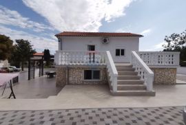 OTOK KRK,Dobrinj samostojeća kamena villa, Dobrinj, Famiglia