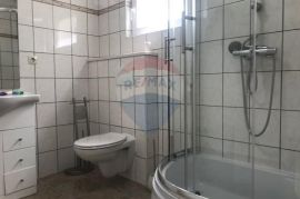 Otok Krk, Dobrinj, autohtona samostojeća kuća, 150 m2, s pogledom na more, Dobrinj, Maison