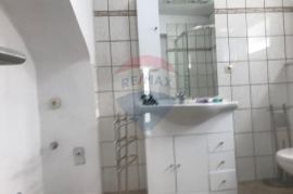 Otok Krk, Dobrinj, autohtona samostojeća kuća, 150 m2, s pogledom na more, Dobrinj, Casa