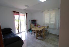 Istra,Tar,2 stana-105m2 +2parkinga+vrt, Tar-Vabriga, Appartment