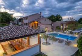 ISTRA, PIĆAN - 3 kuće za odmor s 4500 m2 okućnice!, Pićan, Maison