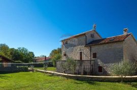 Žminj,3km,samostojeća renovirana autohtona kuća-na 1000m2, Žminj, Kuća