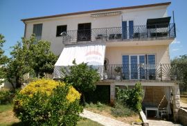 Istra,okolica Pule, Barbariga, velika apartmanska kuća, Vodnjan, Famiglia