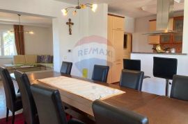 Poreč, okolica, apartmanska kuća s pogledom na more, Poreč, Дом