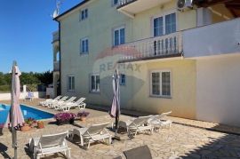 Poreč, okolica, apartmanska kuća s pogledom na more, Poreč, بيت