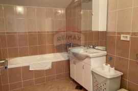 Poreč, okolica, apartmanska kuća s pogledom na more, Poreč, Дом