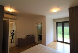 Rovinj,prizemlje 130m2+vrt+parking, Rovinj, Appartamento