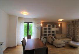 Rovinj,prizemlje 130m2+vrt+parking, Rovinj, Flat