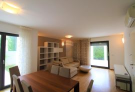 Rovinj,prizemlje 130m2+vrt+parking, Rovinj, Appartement