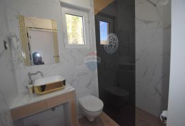 Bribir, Novi Vinodolski, Kuća s bazenom, okućnicom i krovnom terasom sa jacuzzijem, Vinodolska Općina, House