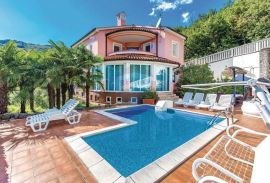 Opatija - klasična villa s okućnicom i bazenom, Opatija, Kuća