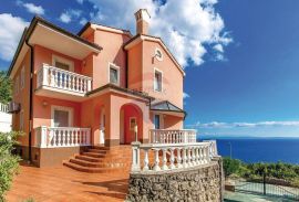 Opatija - klasična villa s okućnicom i bazenom, Opatija, Kuća