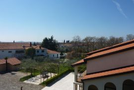 Velika obiteljska kuća sa 4 stana u blizini Poreča, Poreč, Casa