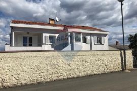 Otok Krk,Vantačići,atraktivna samostojeća kuća, 100m udaljena od mora, Malinska-Dubašnica, Casa