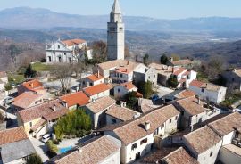 ISTRA, GRAČIŠĆE - Kompleks od 3 kamene vile u starom gradu s bazenom. UNIKATNO!, Gračišće, House