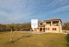 Istra, Tinjan, kamena kuća sa bazenom i velikom okućnicom, Tinjan, Casa