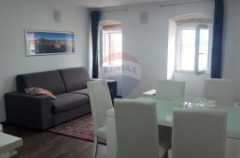 Istra, Rovinj, TOP pozicija, 95m2, Renoviran stan s pogledom na more, Rovinj, Appartment