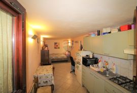 Rovinj,stari grad,kuća na odličnoj lokaciji,96m2, Rovinj, Casa