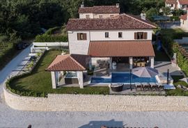 ISTRA, VIŠNJAN ELEGANTNA DIZAJNERSKA VILLA S BAZENOM I WELLNESOM, 210m2, Višnjan, Casa