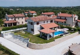 ISTRA, VIŠNJAN ELEGANTNA DIZAJNERSKA VILLA S BAZENOM I WELLNESOM, 210m2, Višnjan, Kuća