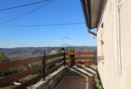 Motovun okolica, autohtona kuća s pogledom na Motovun, Motovun, Дом